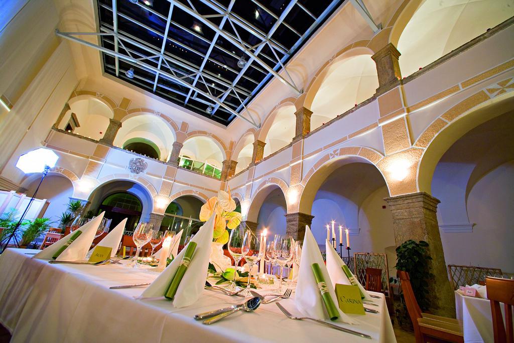 Jufa Hotel Schloss Roethelstein أدمونت المطعم الصورة