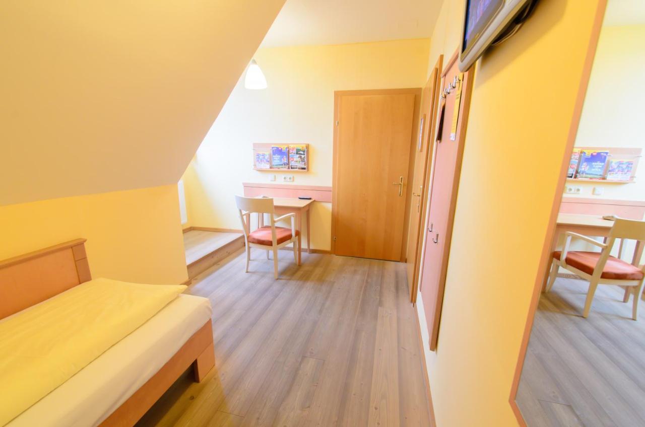 Jufa Hotel Schloss Roethelstein أدمونت المظهر الخارجي الصورة